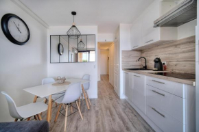 IMMOGROOM - 2 Rooms sea view - Renovated - Swimming pool - Parking - Airco